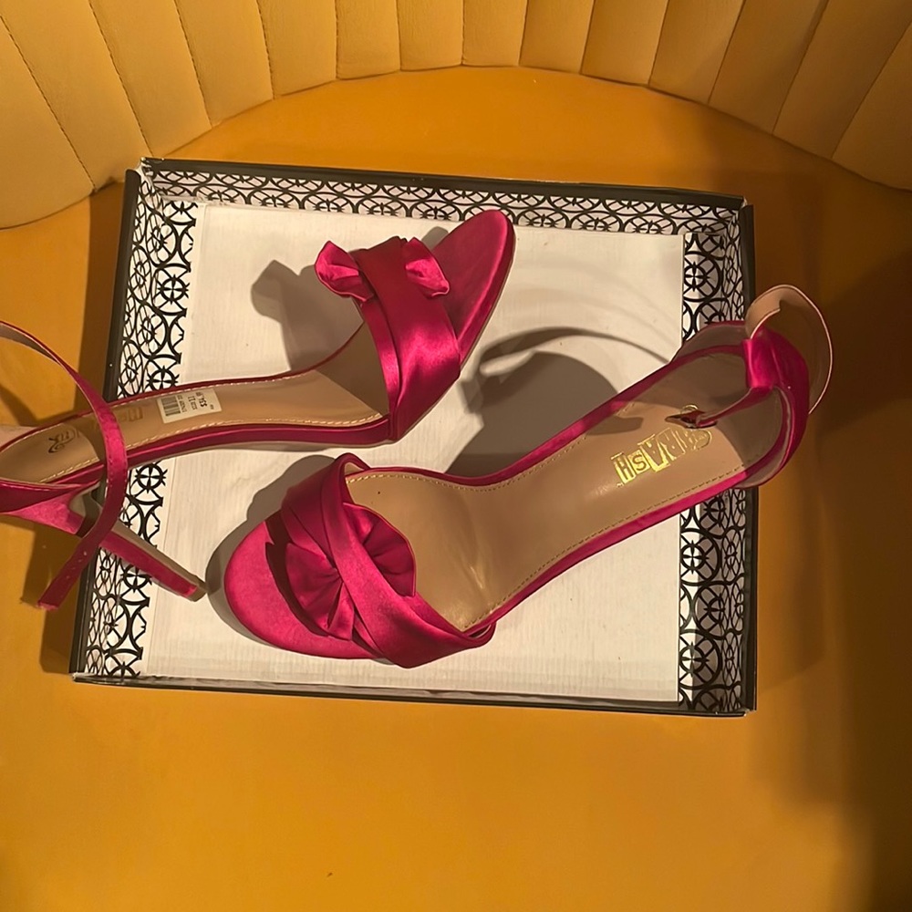Hot pink women size 11